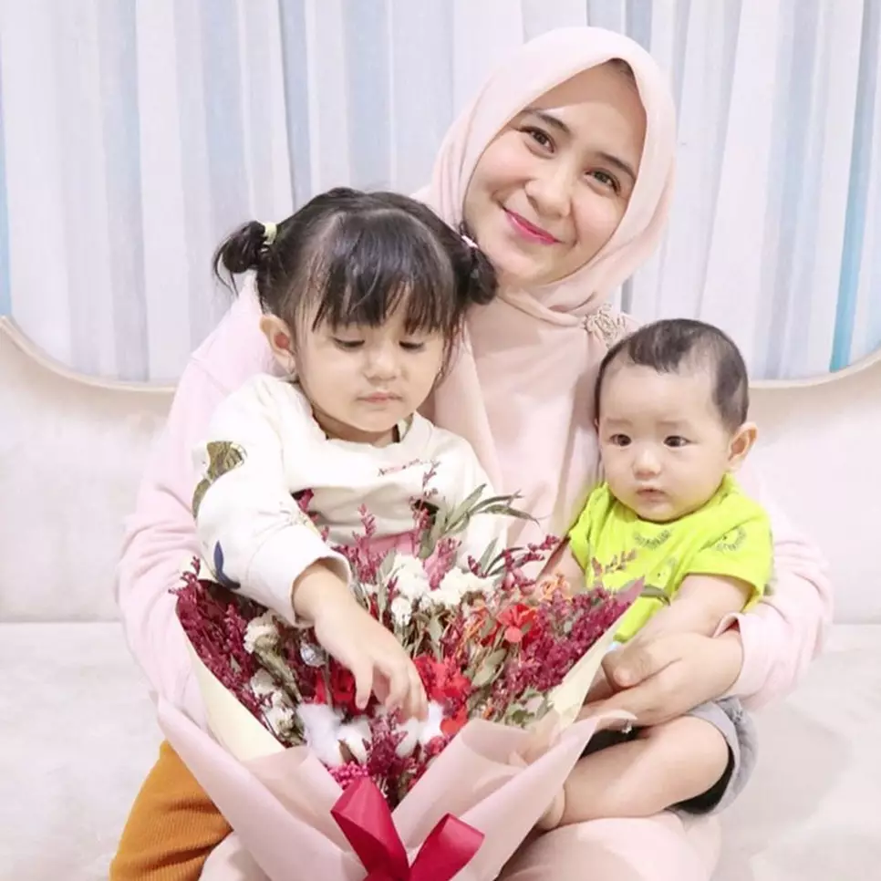 6 Potret kamar dua anak Ryana Dea, suasananya cozy abis