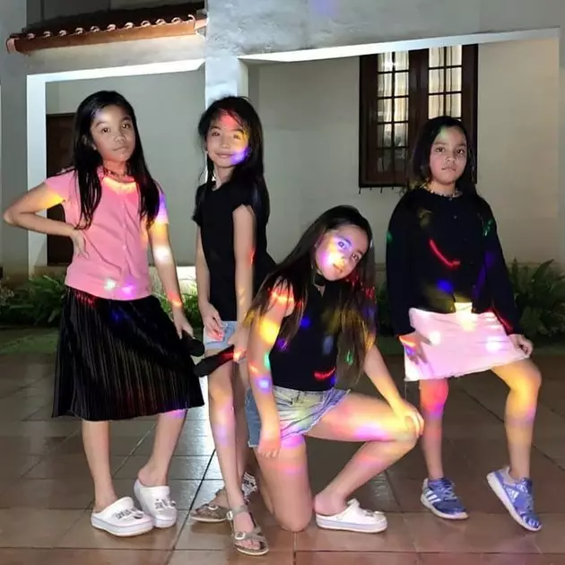 mikhayla berbagai sumber