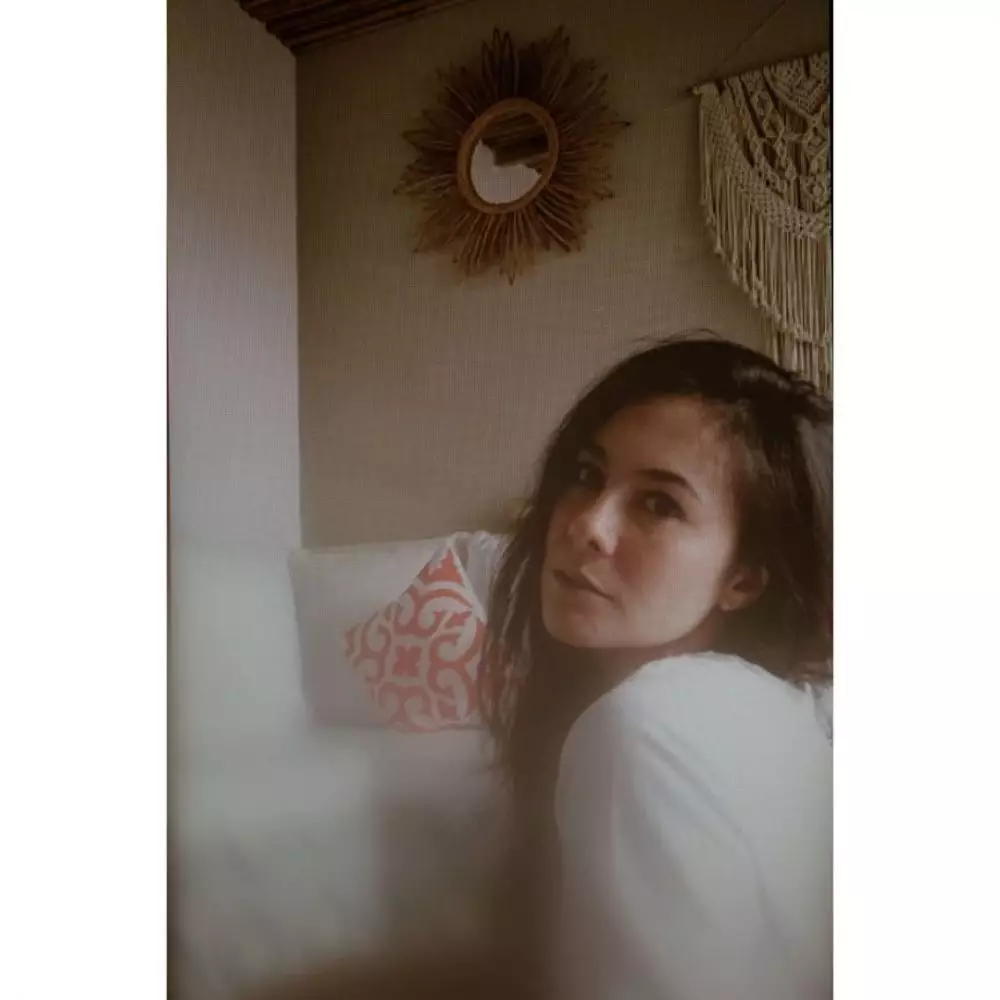 Artis lakukan virtual photoshoot tanpa makeup © 2020 brilio.net Artis lakukan virtual photoshoot tanpa makeup © 2020 brilio.net