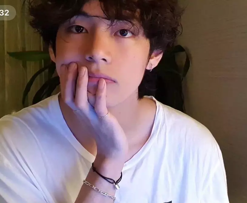 V BTS tanpa makeup berbagai sumber V BTS tanpa makeup berbagai sumber