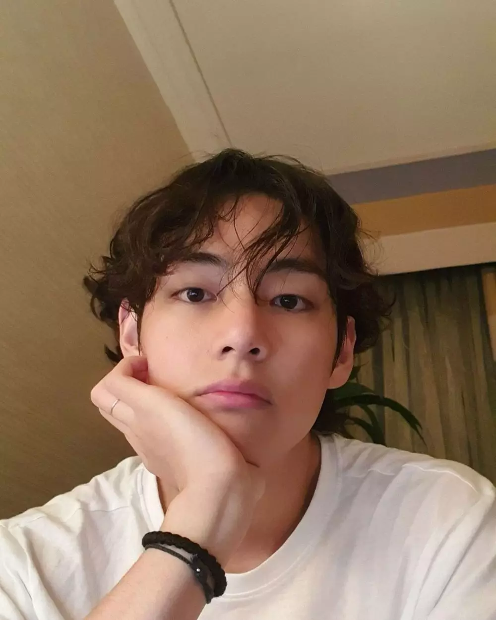 V BTS tanpa makeup berbagai sumber V BTS tanpa makeup berbagai sumber