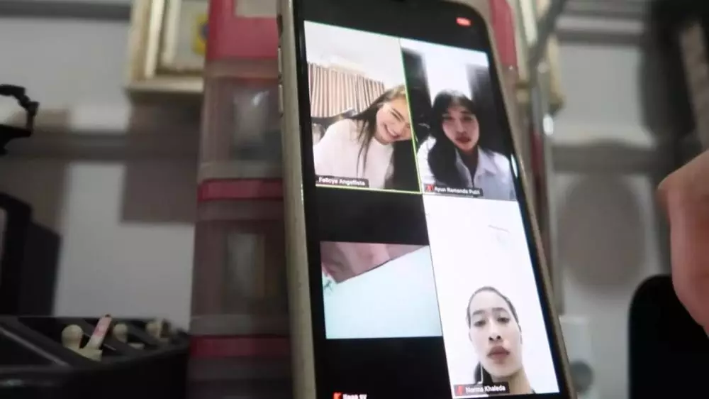 Felicya Angelista berbagai sumber