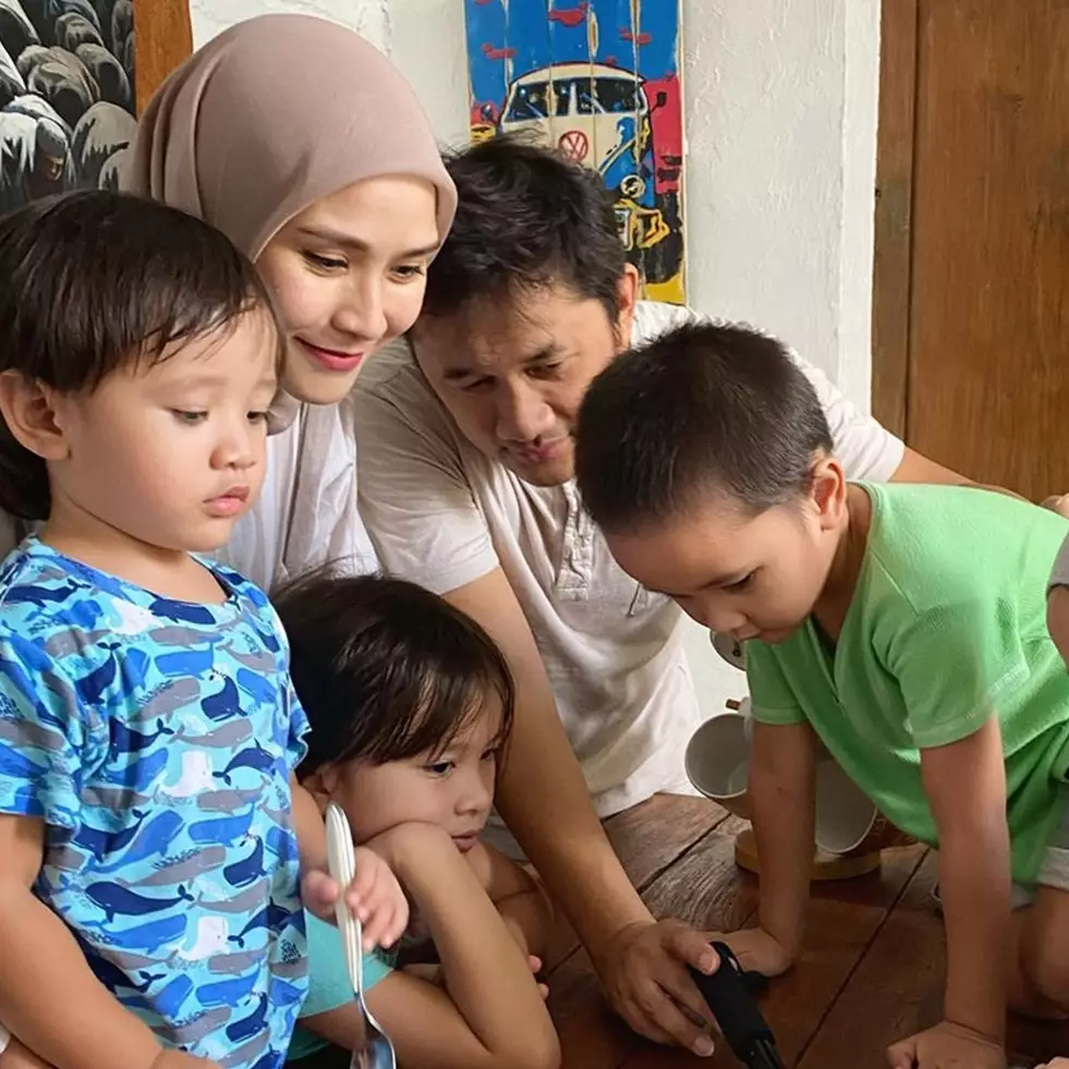 Isi kegiatan di rumah, anak Zaskia Adya Mecca ketagihan syuting