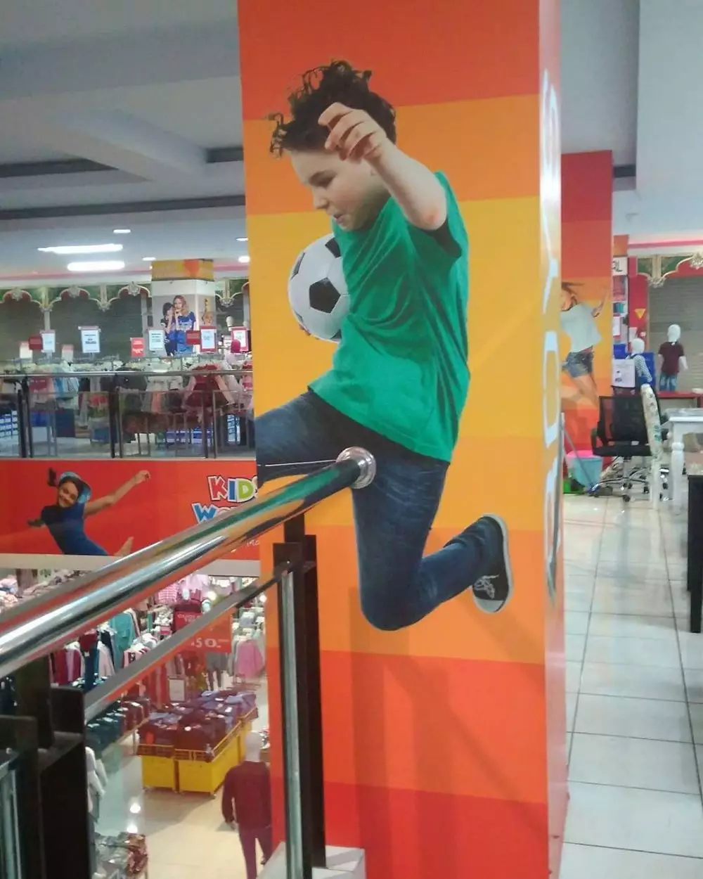 momen pas spanduk dan benda © 2020 instagram.com