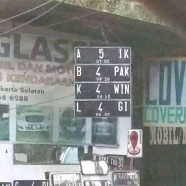 momen pas spanduk dan benda © 2020 instagram.com