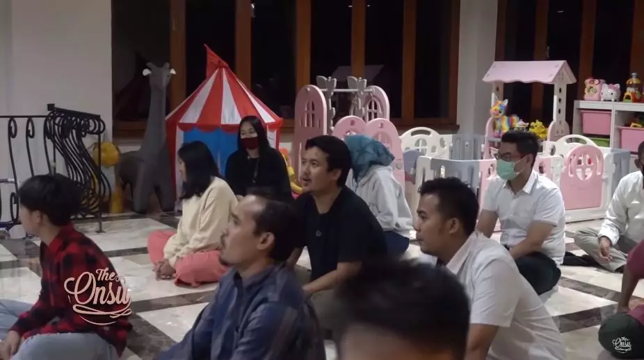 ruben onsu bukber bareng karyawan © 2020 brilio.net