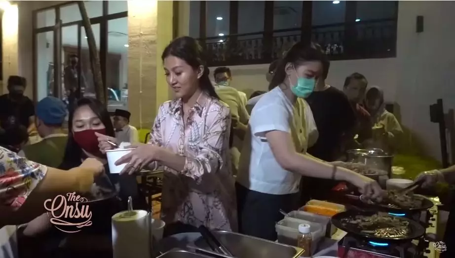 ruben onsu bukber bareng karyawan © 2020 brilio.net