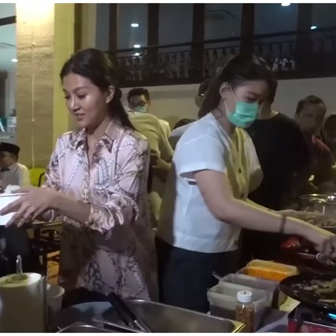 9 Momen Ruben Onsu gelar buka puasa bersama karyawan, penuh kehangatan