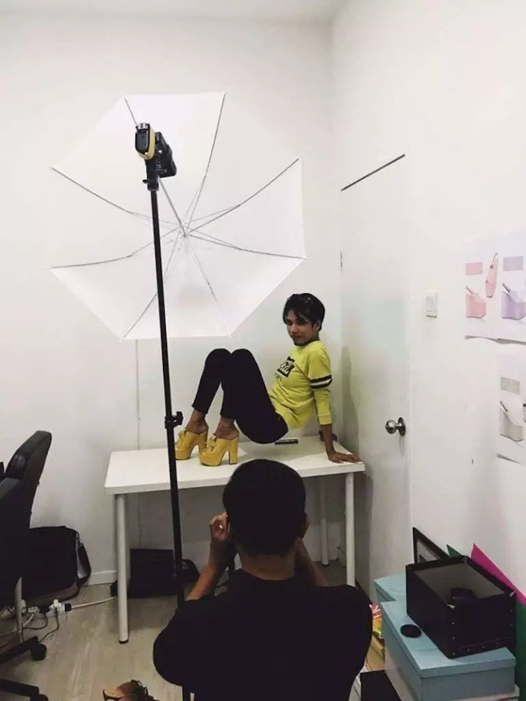 model sepatu wanita pakai kaki laki-laki  Borak daily