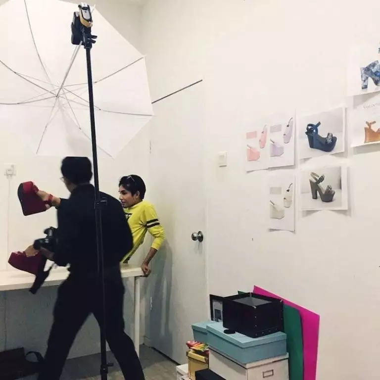 model sepatu wanita pakai kaki laki-laki  Borak daily