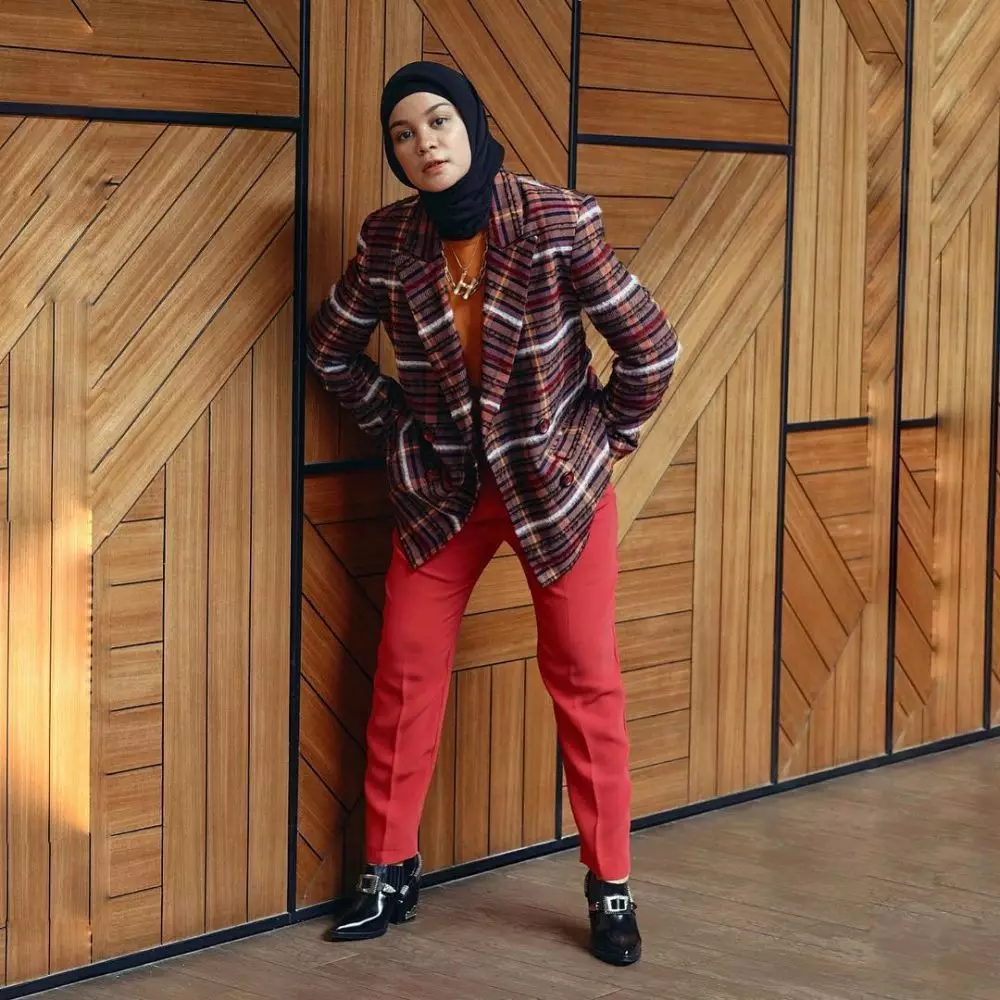 ide mix and match outfit hijab ala Tantri Namirah instagram