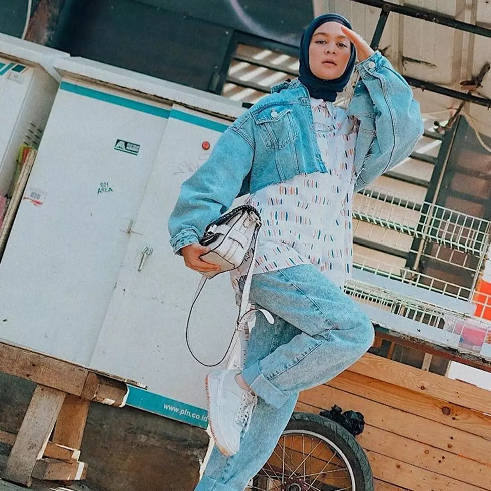 10 Ide outfit mix and match hijab ala Tantri Namirah, stylish &amp; kece