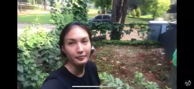 Nadine Chandrawinata percantik taman youtube Nadine Chandrawinata percantik taman youtube