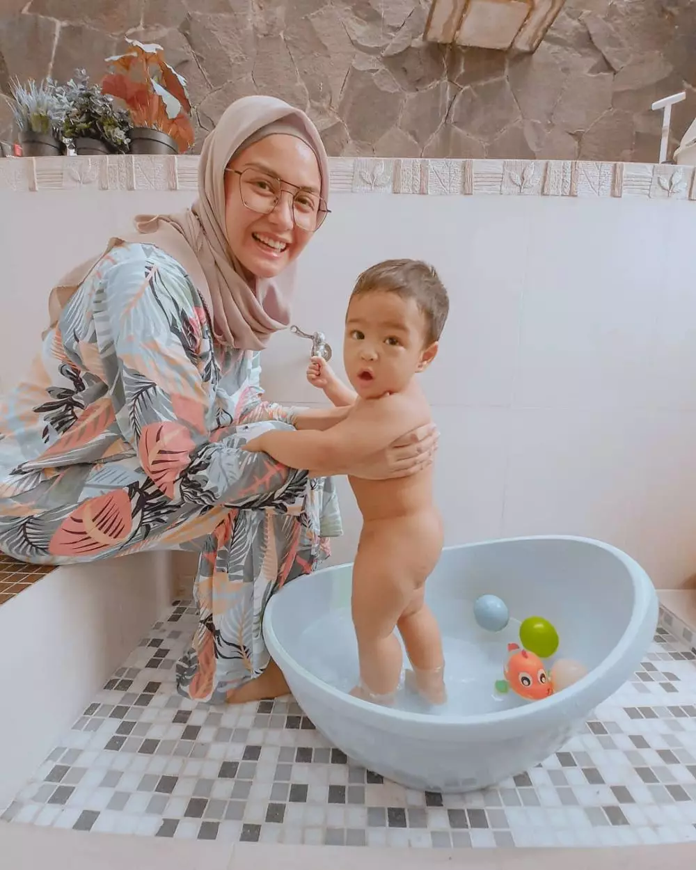 gaya revalina s temat momong anak instagram gaya revalina s temat momong anak instagram