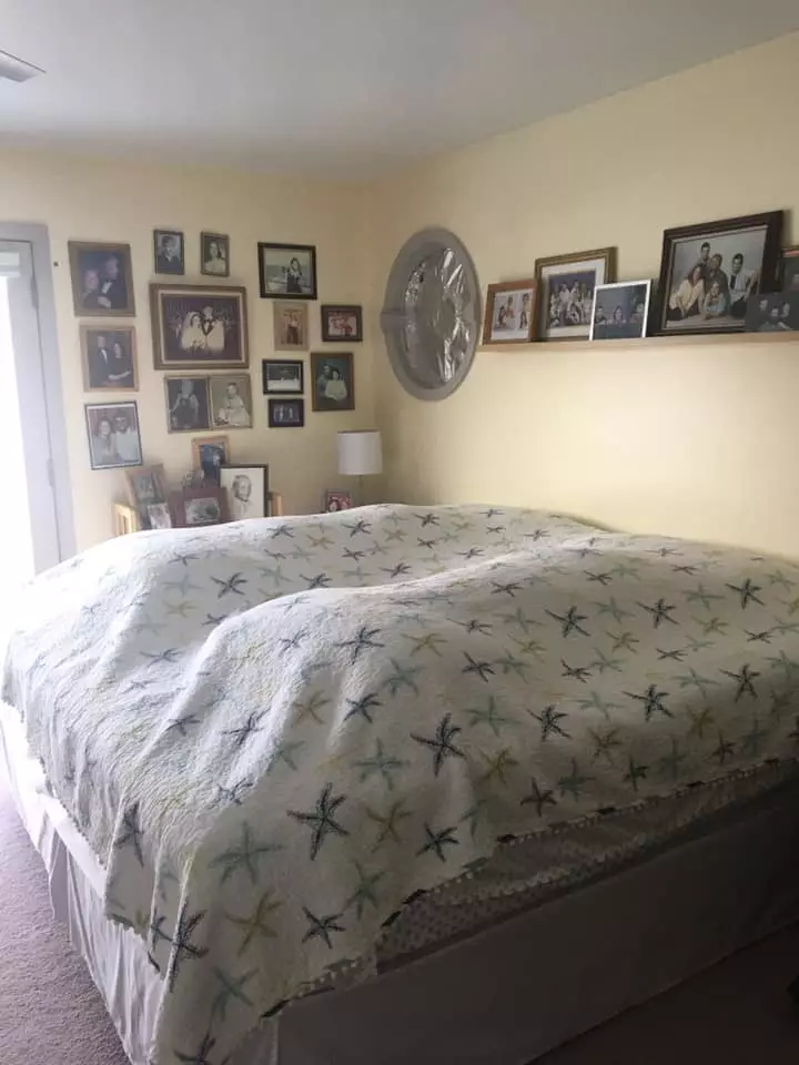 suami merapikan tempat tidur Facebook