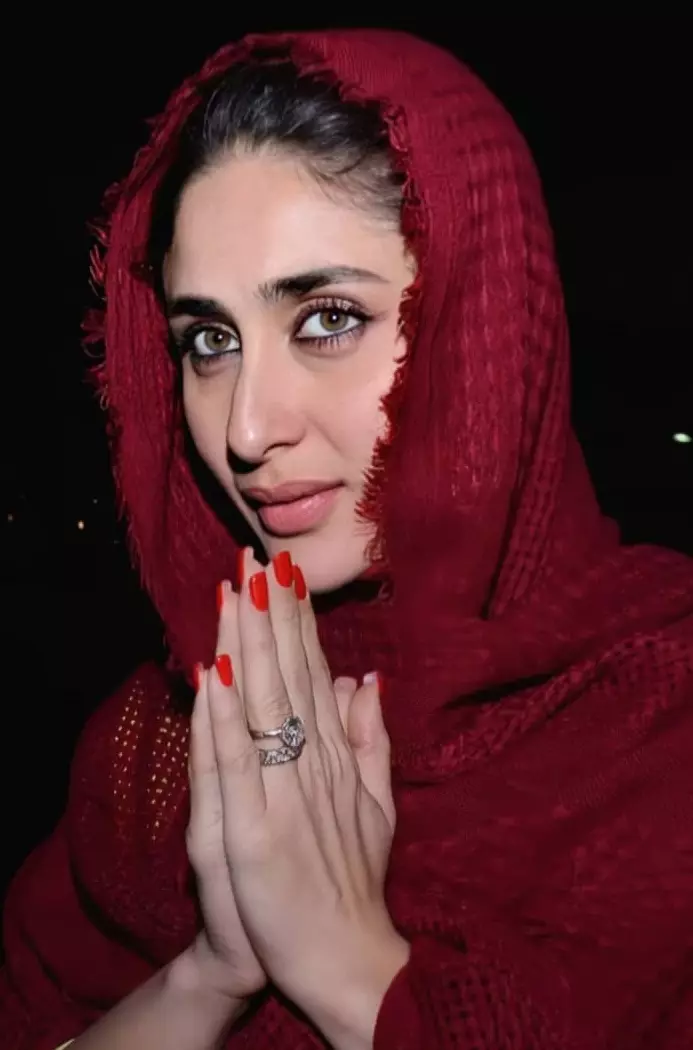 Kareena Kapoor pakai hijab © 2020 brilio.net Kareena Kapoor pakai hijab © 2020 brilio.net