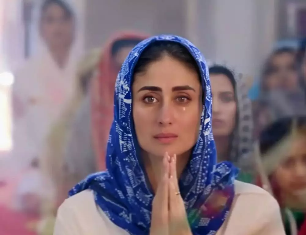 Kareena Kapoor pakai hijab © 2020 brilio.net Kareena Kapoor pakai hijab © 2020 brilio.net