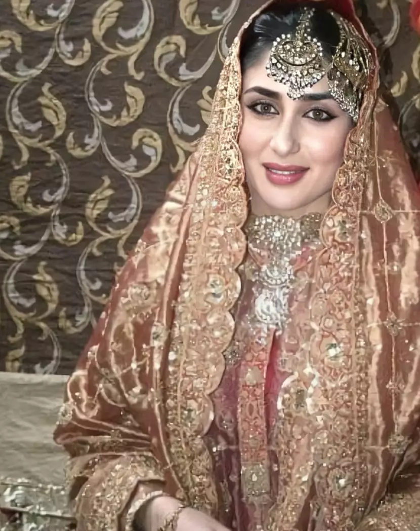 Kareena Kapoor pakai hijab © 2020 brilio.net Kareena Kapoor pakai hijab © 2020 brilio.net