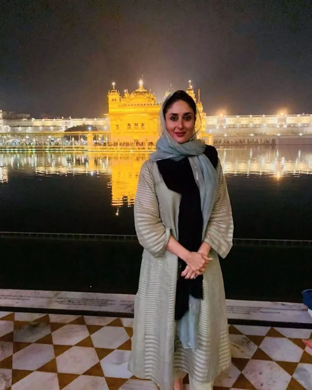 Kareena Kapoor pakai hijab © 2020 brilio.net Kareena Kapoor pakai hijab © 2020 brilio.net