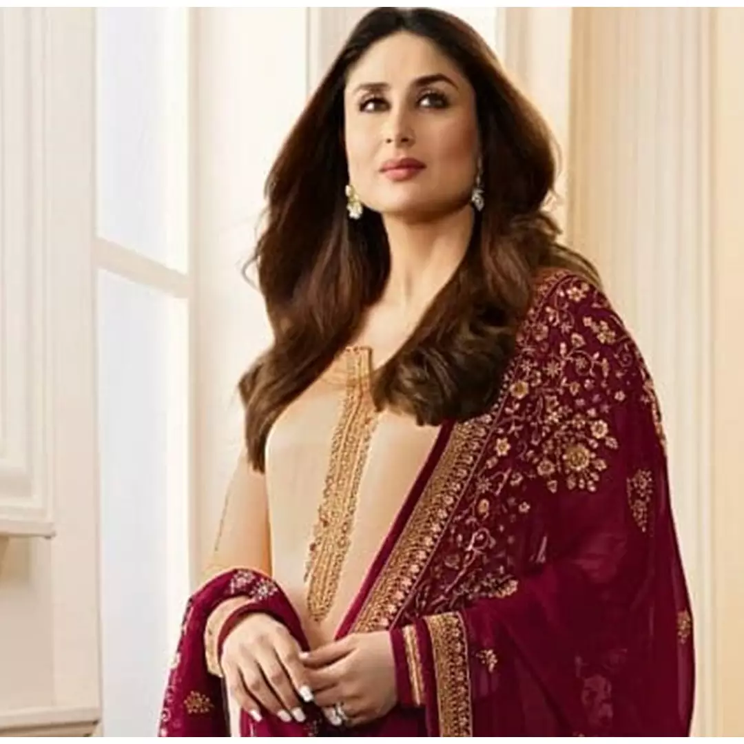 Jarang tersorot, 7 pesona Kareena Kapoor pakai kerudung ini manglingi