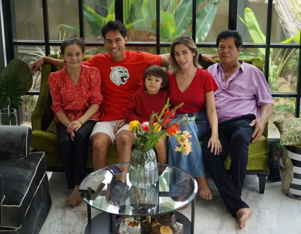 seleb bareng calon ibu mertua © 2020 brilio.net seleb bareng calon ibu mertua © 2020 brilio.net