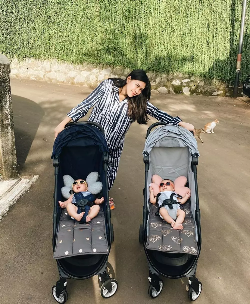 gaya seleb pakai piyama © 2020 brilio.net Instagram/@syahnazs gaya seleb pakai piyama © 2020 brilio.net Instagram/@syahnazs