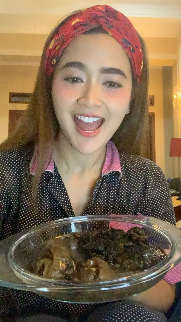 gaya seleb pakai piyama © 2020 brilio.net Instagram/@syahnazs gaya seleb pakai piyama © 2020 brilio.net Instagram/@syahnazs