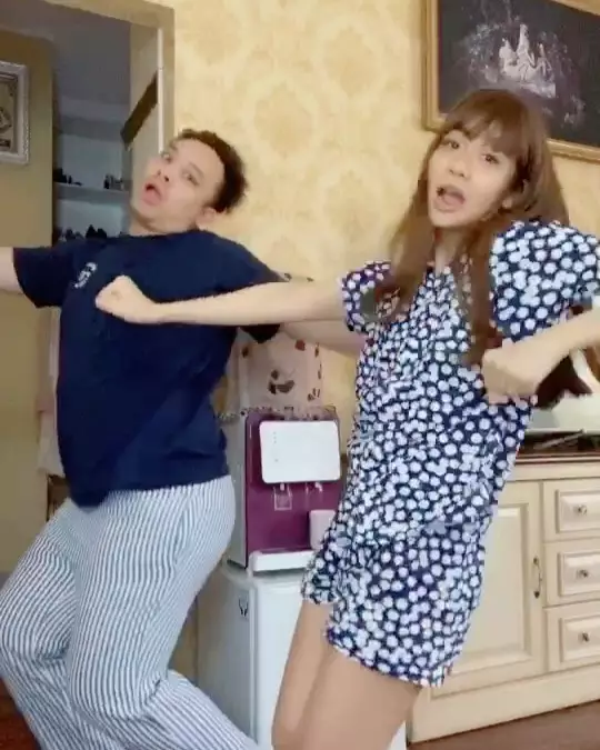 gaya seleb pakai piyama © 2020 brilio.net Instagram/@syahnazs gaya seleb pakai piyama © 2020 brilio.net Instagram/@syahnazs