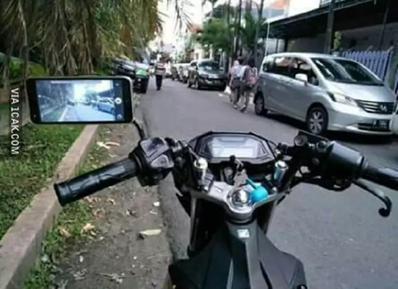 penampakan lucu spion kendaraan © 2020 1cak.com