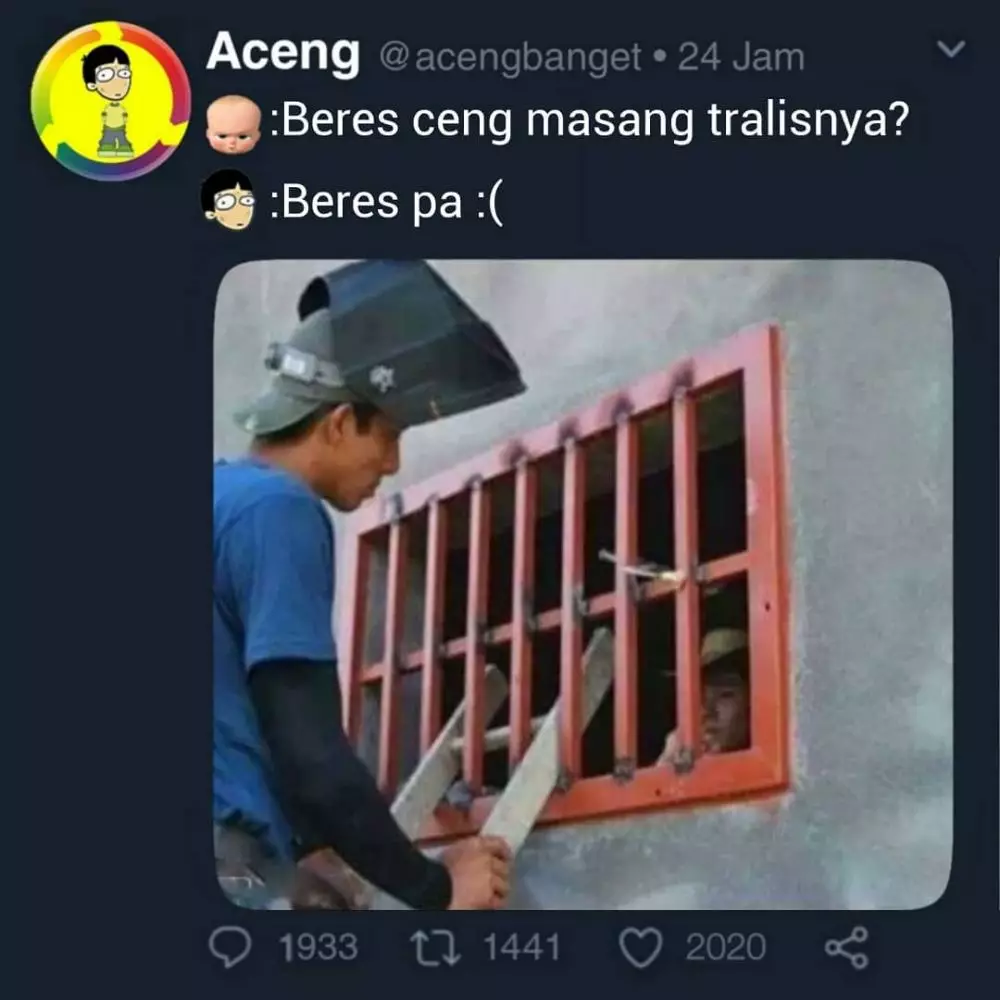 meme lucu benerin barang © 2020 instagram.com