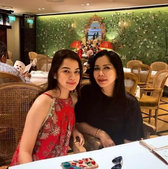 Momen kedekatan pedangdut bareng putrinya © 2020 brilio.net