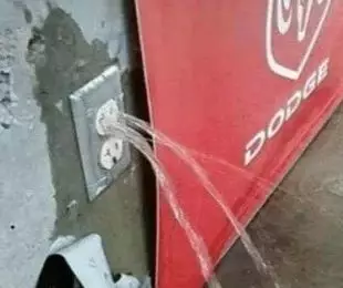 10 Karya lucu tukang listrik abal-abal © 2020 brilio.net