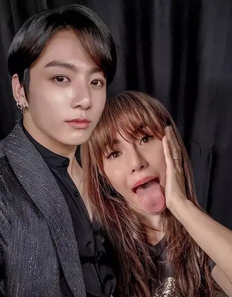 6 Editan foto Halu Angela Lee bareng seleb Korea Instagram