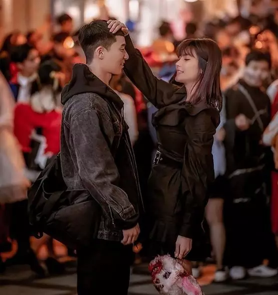 6 Editan foto Halu Angela Lee bareng seleb Korea Instagram