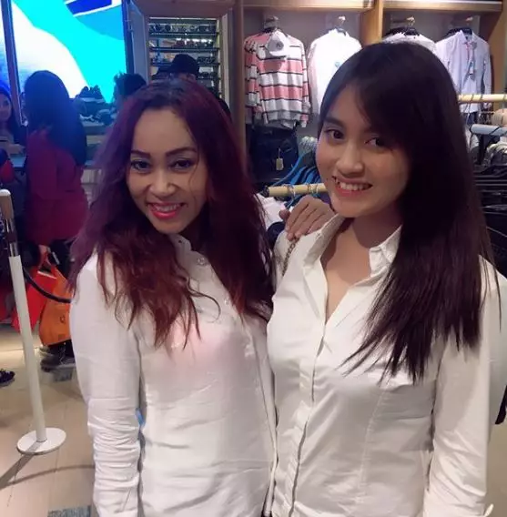 8 potret Nabilah eks JKT 48 dan mama bak kakak adik Instagram