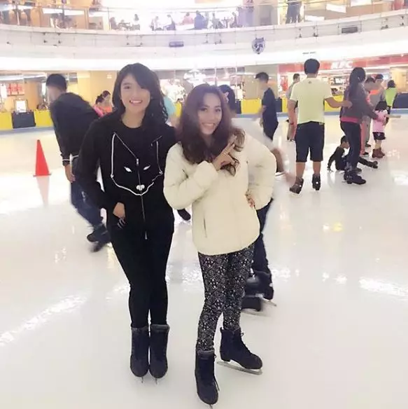 8 potret Nabilah eks JKT 48 dan mama bak kakak adik Instagram