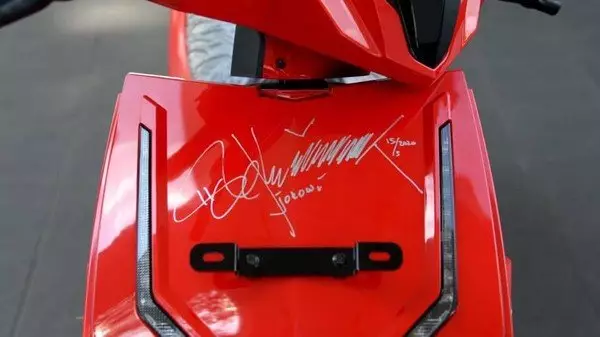 sosok pemenang lelang motor listrik  Berbagai sumber