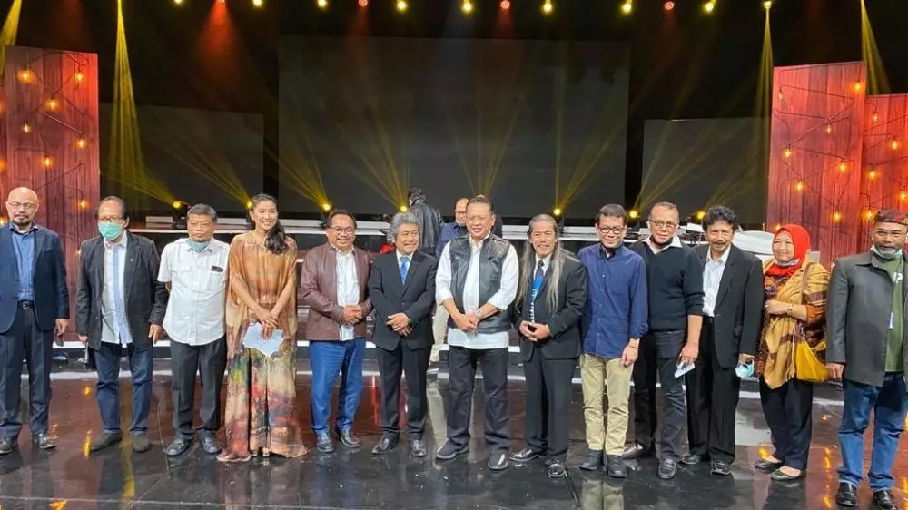 sosok pemenang lelang motor listrik  Berbagai sumber