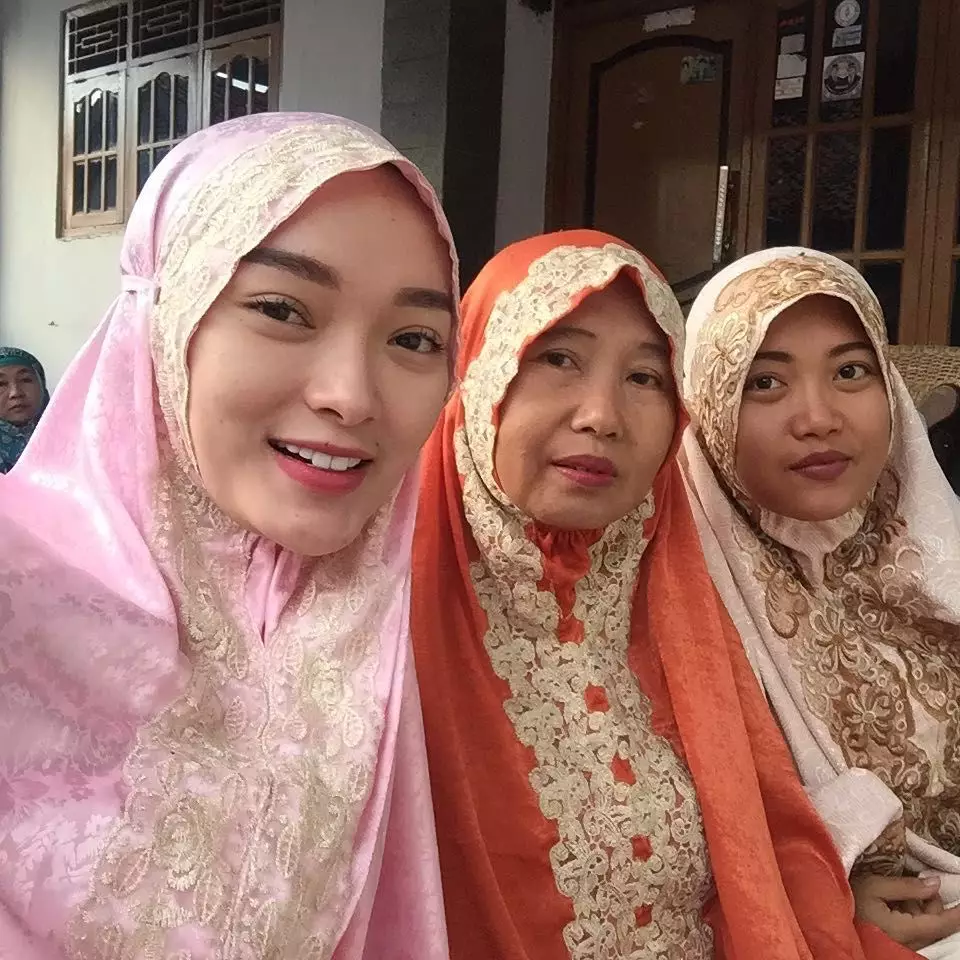 kedekatan Zaskia Gotik bareng ibunya  Instagram