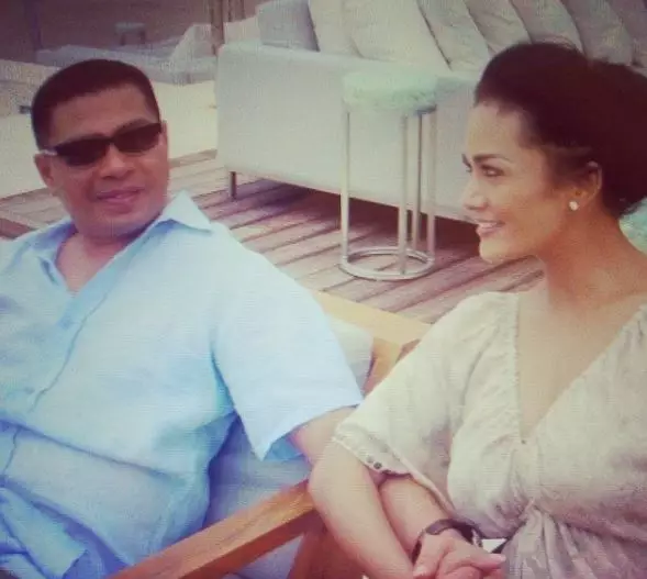 Kemesraan Krisdayanti & Raul Lemos © 2020 brilio.net Kemesraan Krisdayanti & Raul Lemos © 2020 brilio.net