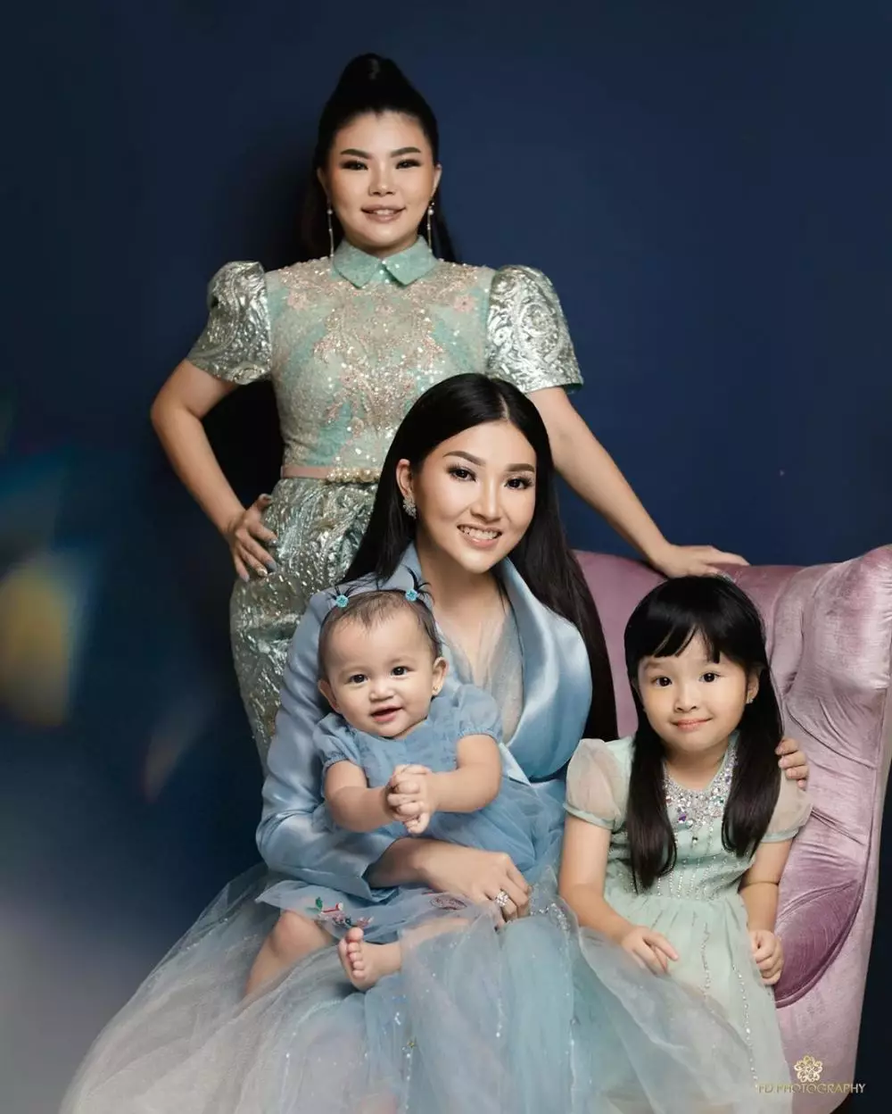 pemotretan Sarwendah bareng adik © 2020 brilio.net pemotretan Sarwendah bareng adik © 2020 brilio.net