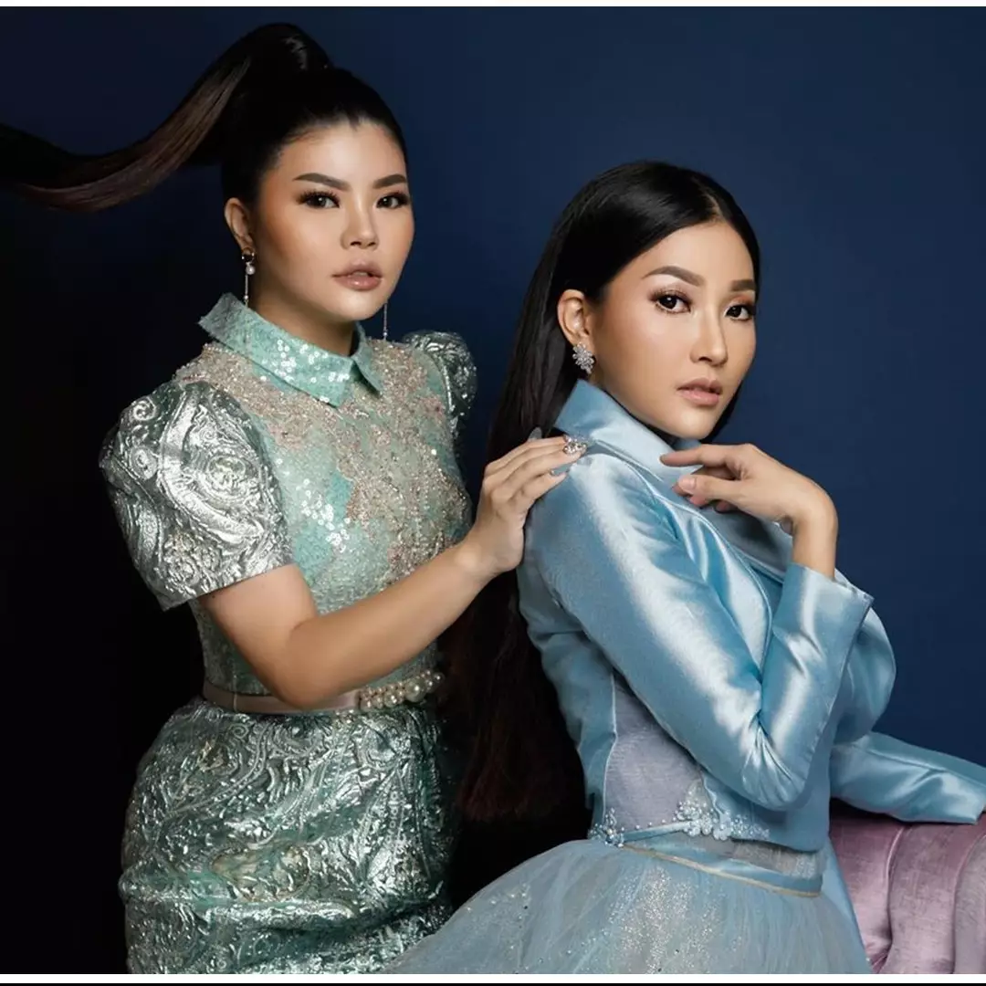 7 Gaya pemotretan Sarwendah dan Wendy Lo, bikin susah kedip