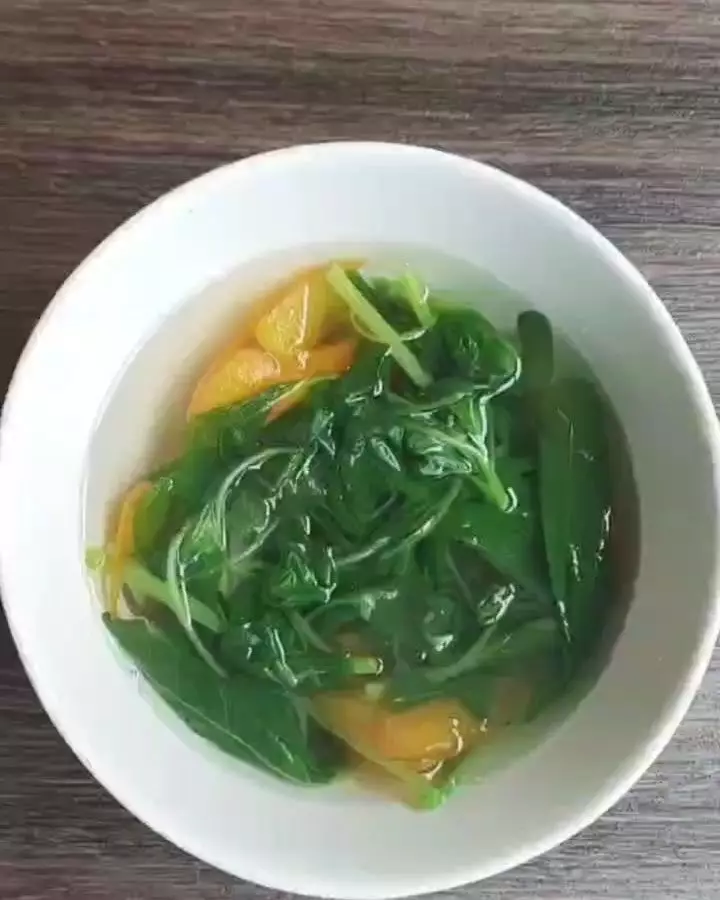 Atiqah Hasiholan berkebun Instagram