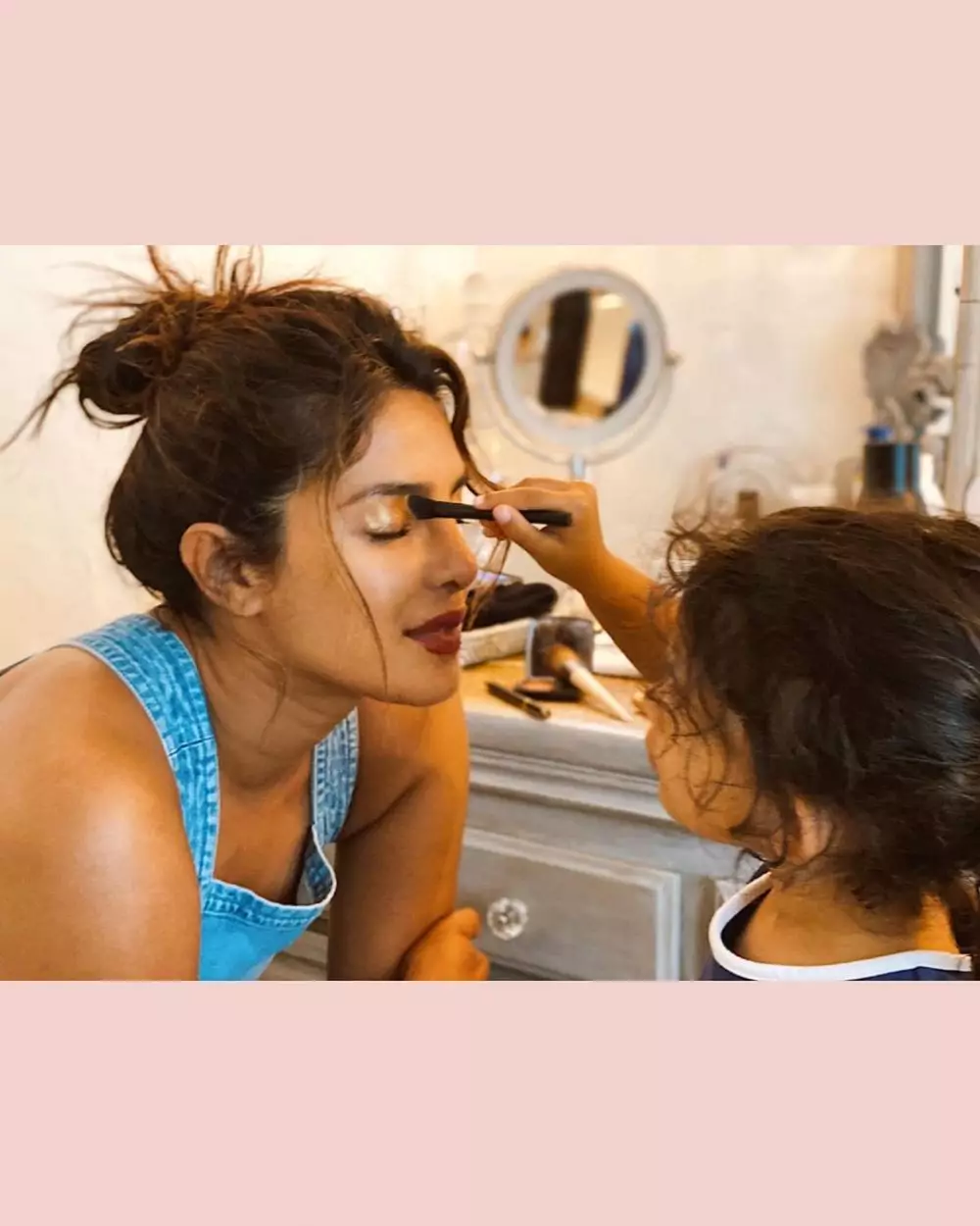 potret priyanka copra bersama anak kecil instagram