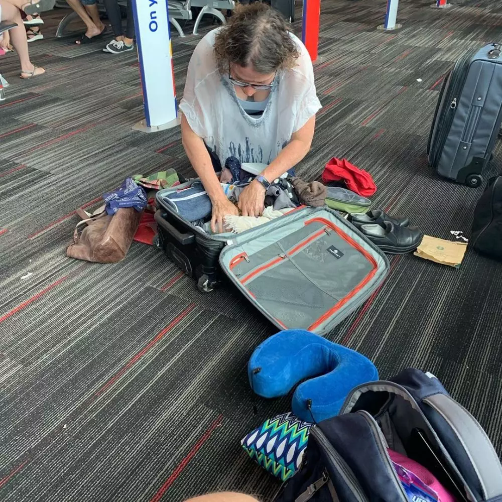 momen kocak saat nunggu di bandara instagram momen kocak saat nunggu di bandara instagram