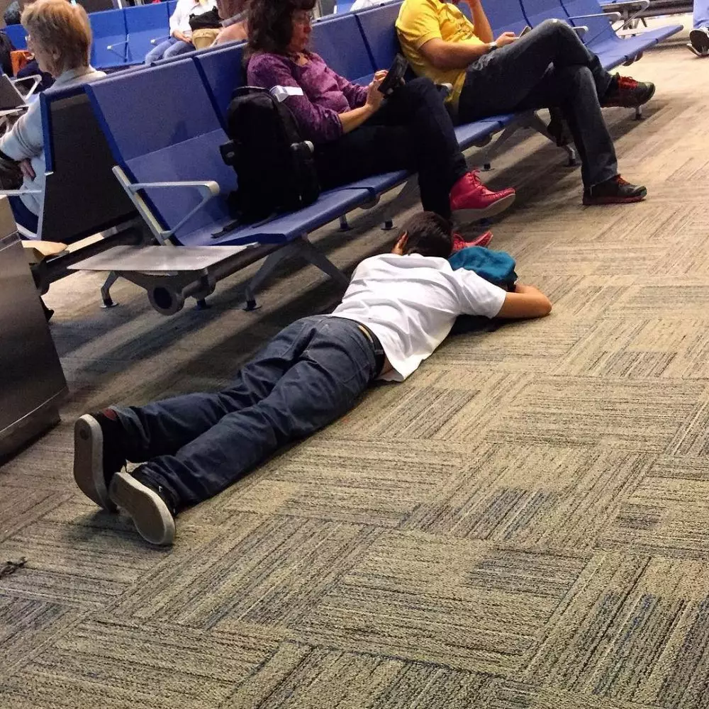 momen kocak saat nunggu di bandara instagram momen kocak saat nunggu di bandara instagram