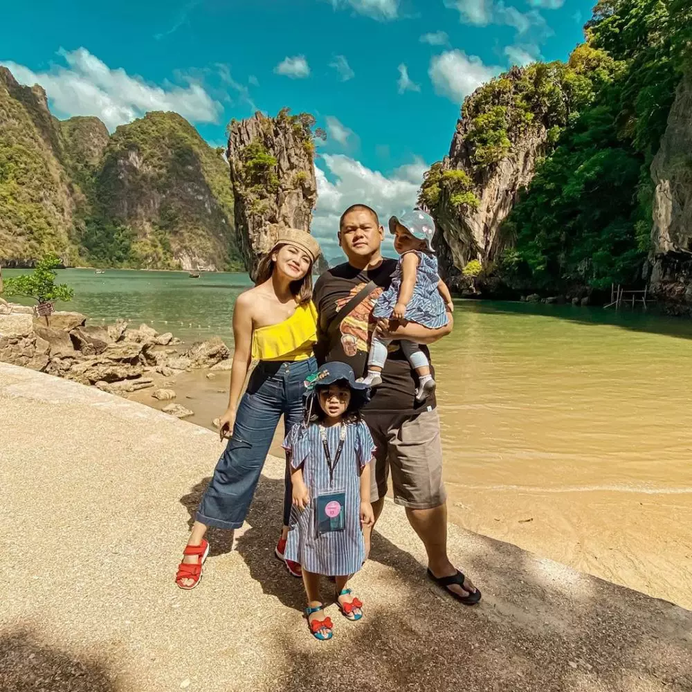 Potret Tania Putri  Potret Tania Putri