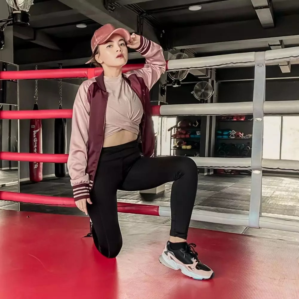 Potret Tania Putri  Potret Tania Putri