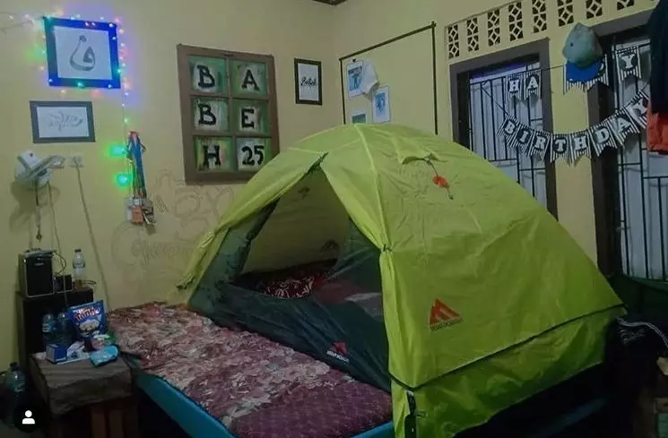 Potret tenda dalam rumah Berbagai sumber Potret tenda dalam rumah Berbagai sumber