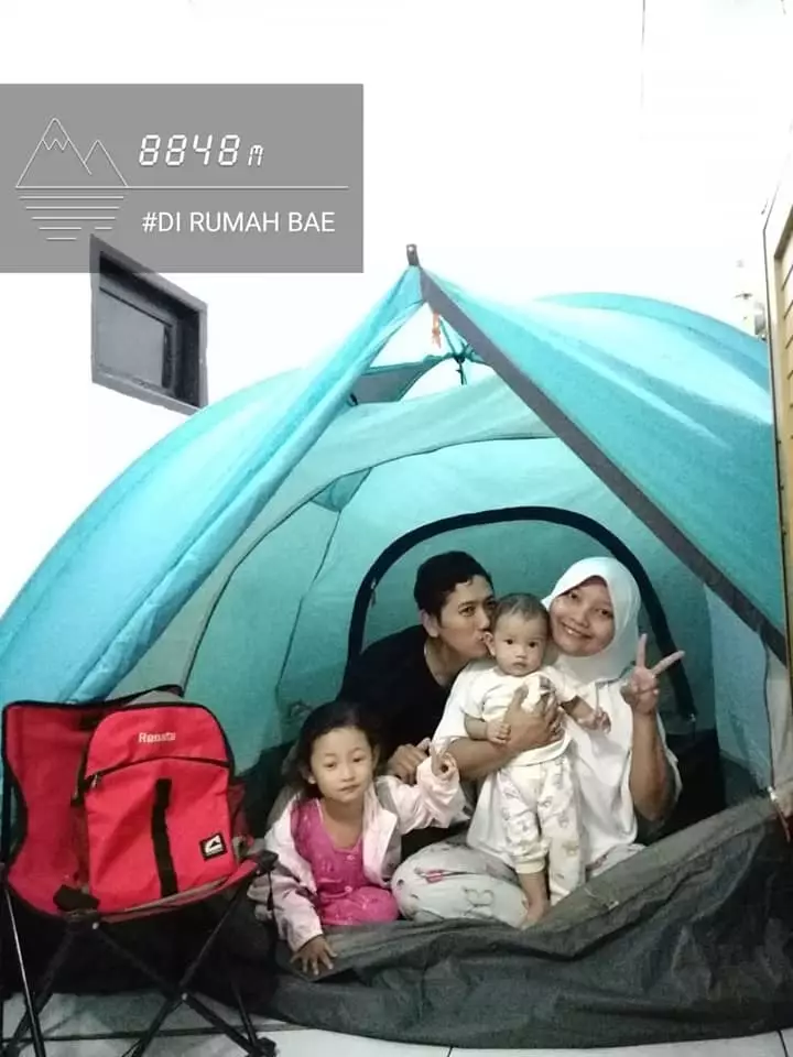 Potret tenda dalam rumah Berbagai sumber Potret tenda dalam rumah Berbagai sumber